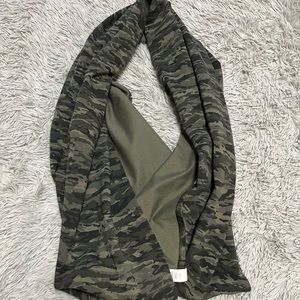 Lululemon Camo Vinyasa customizable scarf